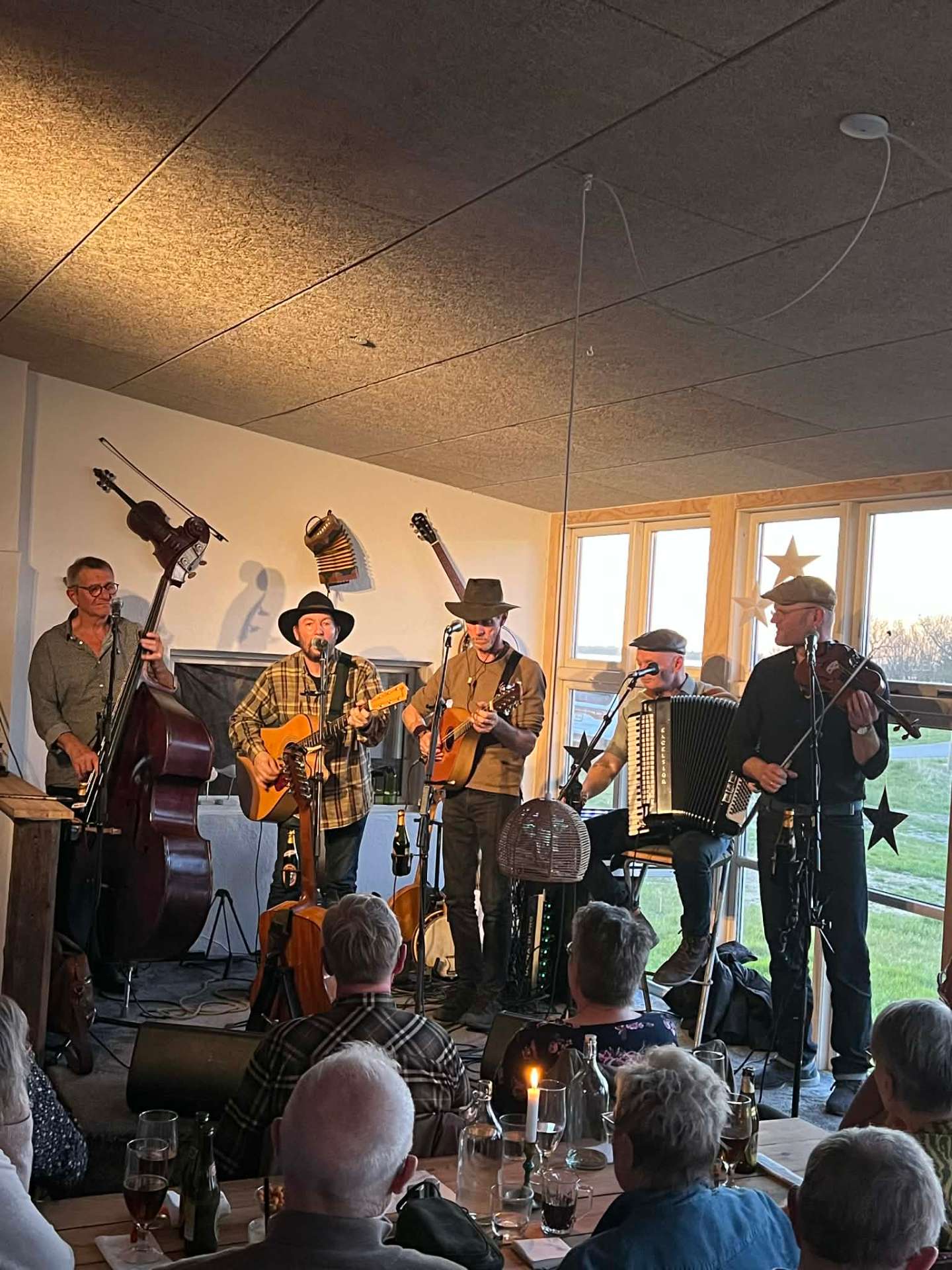 Folkemusik ved vinduet
